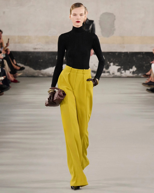 Pantaloni in crêpe leggero con cintura