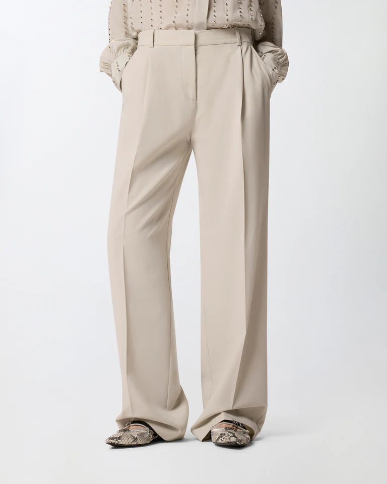 Pantaloni fluidi con piega stirata