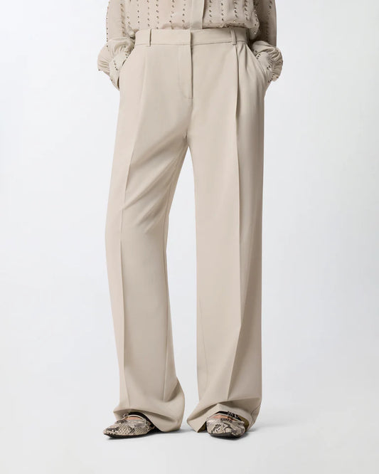 Pantaloni fluidi con piega stirata